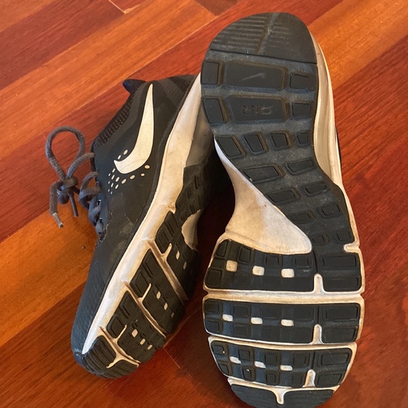 Ladies Nike sneakers! - Picture 5 of 9